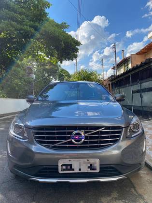 VOLVO XC60 2.4 D5 KINETIC DIESEL AWD 4P AUTOMÁTICO
